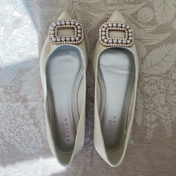 ASOS DESIGN Laura embellished pointed ballet flats in ivory satin - Picture 6 of 7